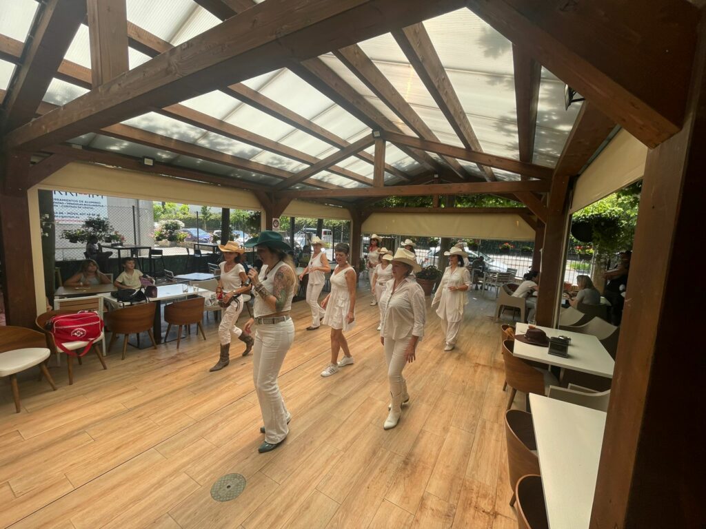 BAILANDO
