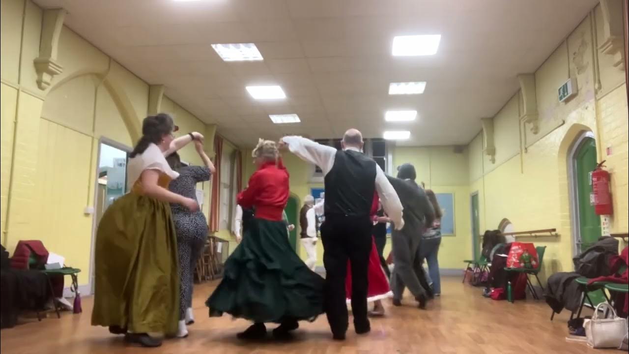 grupo de personas bailando chapelloise
